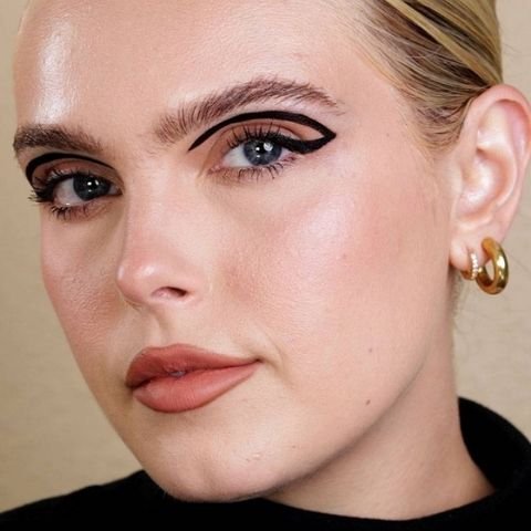 how to achieve graphic liner with maybelline eyeliners 1