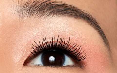 HOW LONG TO WAIT BETWEEN MASCARA COATS