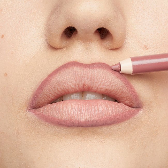 MNY LIP LIFTER LINER APP MACRO OUTLINE 06 LINE LEADER JULIETTE 1853