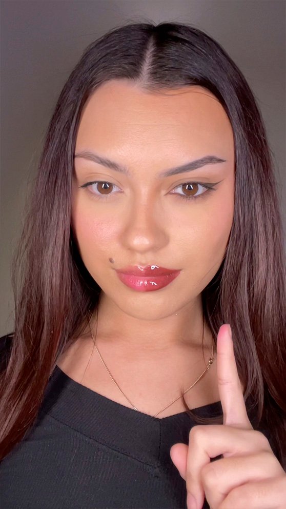 -/media/project/loreal/brand-sites/mny/apac/au/tips-and-trends-2024/article-thumbnail/makeup-tips-article-thumbnail-unapproachable-trend.jpg?rev=-1